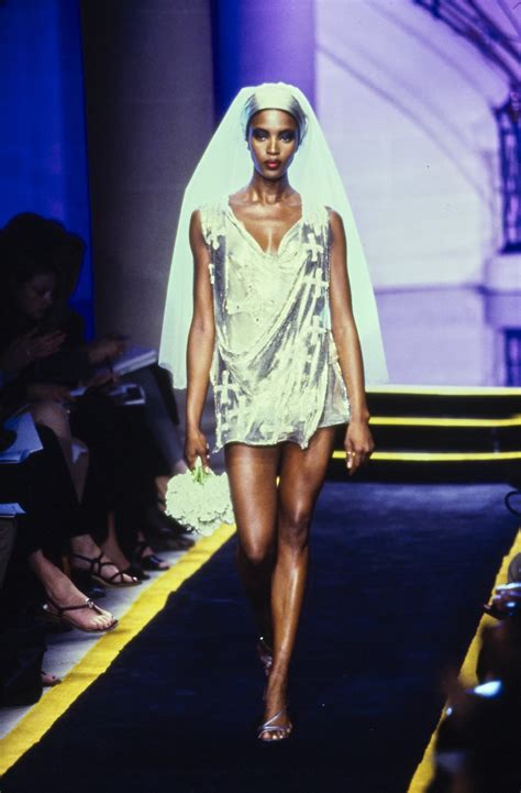 naomi campbell trinità sfilata versace 1997|Atelier Versace Fall 1997 Couture Fashion Show .